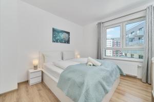 Spacious Apartment with Balcony near the Slavic Hill Wrocław by Renters Prestige