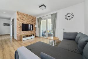 Spacious Apartment with Balcony near the Slavic Hill WrocÅ‚aw by Renters Prestige