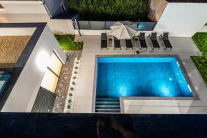 CROWONDER Mila Prestige Villa with Heated Swimming Pool, Jacuzzi and Sauna