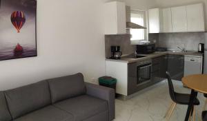 Apartment in Okrug Gornji with sea view, balcony, air conditioning, WiFi 5059-5