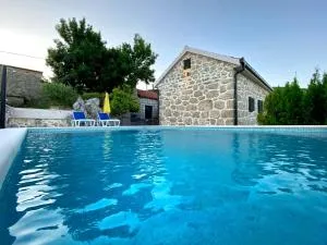 JUKINI DVORI - Kolovrati