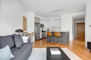 Downtown 1BR w Gym WD nr S Station BOS-618