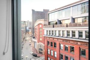 Downtown 1BR w Gym WD nr S Station BOS-618