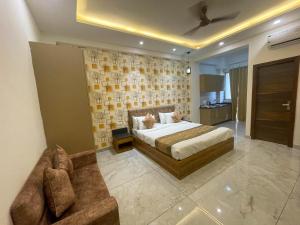 Serviced Luxury Suites with Kitchenette & Balcony at Sector 45