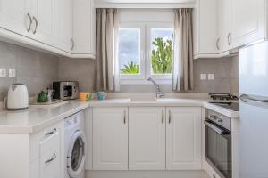 Afroditi Ftelia Anemone