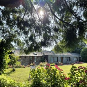 Maisons d'hotes Gites-Domaine du Chateau de Bourville : Appartement - Vue sur Jardin