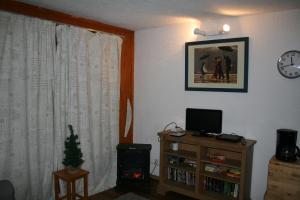 Ski in and Out 2-Bed Apartment in Meribel