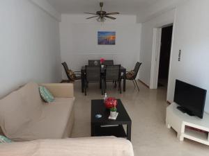 VOULIAGMENI RIVIERA center between Beach and Lake