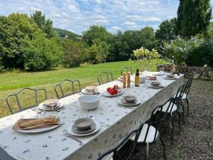 Maisons de vacances Landhuis, oneindig uitzicht, 30ha land, prive zwembad : Maison 4 Chambres