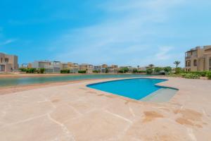 NEW! 2BR Duplex in Tawila, Gouna Private Jacuzzi, Garden, Lagoon & Pool