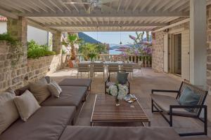 Villa Perastian Thriton