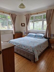Country retreat near sea and South Downs, on National Cycle Network