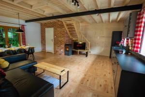 Dom Stary Młyn nad strumieniem z możliwością dostępu do sauny, gorącej beczki, basenem