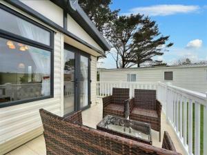 Pottsville Cabin Sleeps 4 with Deck