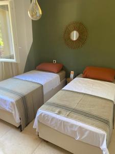 Villas Piscine chauffee, tennis, Mas provencal contemporain : photos des chambres