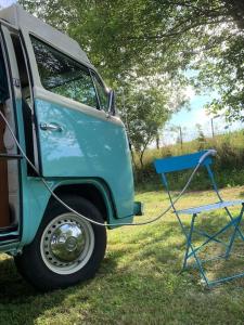 Maisons de vacances Nuit insolite Combi Volkswagen T2B campagne : photos des chambres