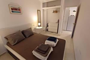 Luxurious 1 bed apartment with 5 pools & gardens.