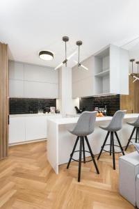 Urban Chic - Luxury 2-Bedroom, Mennica Residence