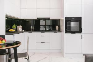 Urban Chic - Luxury 2-Bedroom, Mennica Residence