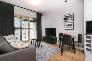 Golden Apartments Warsaw - Two Bedrooms Luxury Apartment in the Center - Mennica Residence