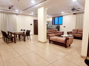 VIDHI VILLA -Besides Valley View 360 with Luxurious Swimming pool & AC