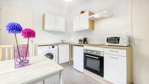 Appartements HOMEY SANTORIN - Proche Centre - Balcon Prive - Wifi gratuit : photos des chambres