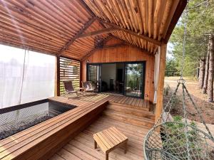 Campings DAMONA LODGES : Chalet 2 Chambres