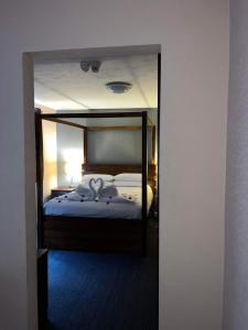 Executive Four Poster Double Room room in Springfield Hotel & Restaurant
