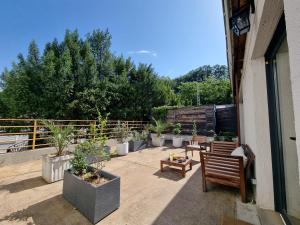 Appartements Loft avec grande terrasse et parking, proche Lyon Cite Internationale : photos des chambres