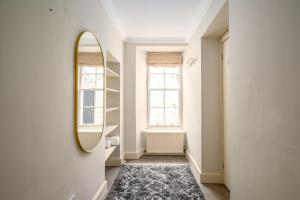 Retro New Town Garden Flat