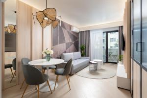 North by Urbanesq Cortina E