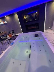 Appartements Suite avec Jacuzzi prive 20min de Paris : photos des chambres