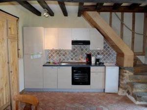 Gîte charmant avec piscine chauffée, tennis et jardin près de Beaumont-sur-Sarthe - FR-1-410-214