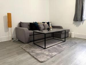 Wonderful 2 bedroom on Tower Bridge