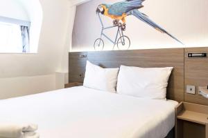 The Compact room in ibis Styles London Kensington