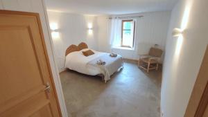 B&B / Chambres d'hotes Abbaye Saint Gilbert : Chambre Double - Vue sur Jardin