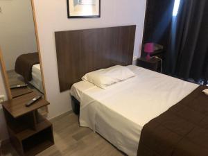 Single Room with Shared Bathroom
