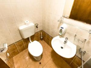 GRAND - Beachfront Rooms & Apartments