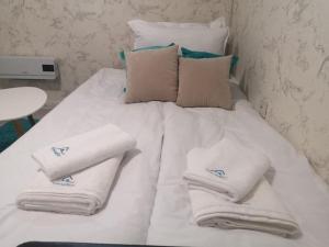 Centrally-located studio near the Sea Garden