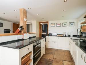 2 Dewars Farm Cottages