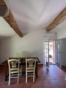 Maisons de vacances charmant appartement independant au sein d'un mas provencal : photos des chambres