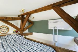 Bright duplex on the top floor - close to Opera