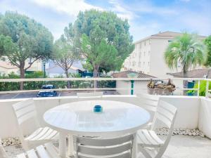 Appartements *Le Carpe Diem, Appartement 2 chambres, piscine, 2 Parking, Clim* : photos des chambres