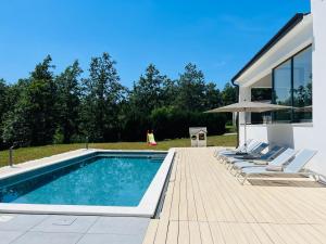 Vila Prisunca jacuzzi & swimming pool