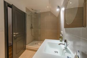 Appartements Les Libellules acces direct au lac, 7 apts du studio au 4 ch, LLA Selections by LocationlacAnnecy : photos des chambres