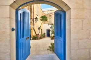 Casa Mezzodì - Luxurious 18th C. Farmhouse with Gardens & Pool