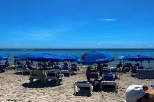 Sunny Studio Stay, 2 Full Beds, Coastal Walks Nearby