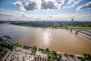 BW Residences penthouse 2BDR with pool&gym