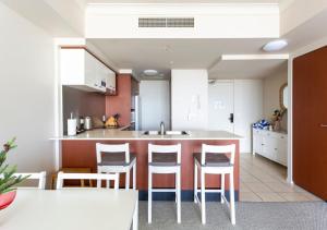 2 BDRM Towers of Chevron, 19th Floor Amazing View