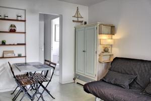 Maisons de vacances La Maison d'Eugenie cote Jardin YourHostHelper : photos des chambres